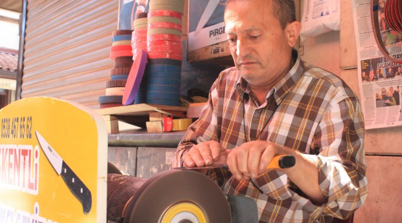 Kurban Bayramı öncesi 60 yıllık bıçak ustasından ‘işi bilene gidin' uyarısı