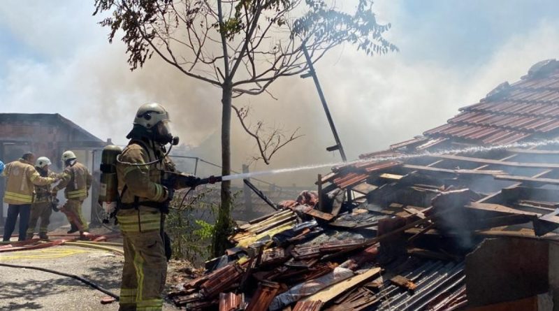 Maltepe'de bir gecekonduda yangın çıktı