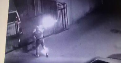 Maltepe’de eski milletvekilinin aracına molotoflu saldırı