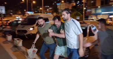 Markette tartıştığı ortağını boğazından bıçaklayarak öldürdü