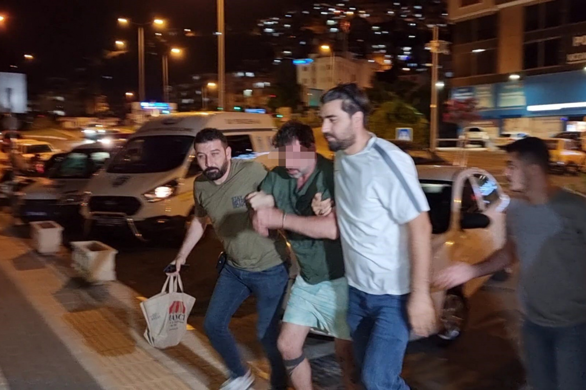 Markette tartıştığı ortağını boğazından bıçaklayarak öldürdü