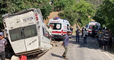 Mersin'de işçi servisi kaza yaptı: 17 yaralı