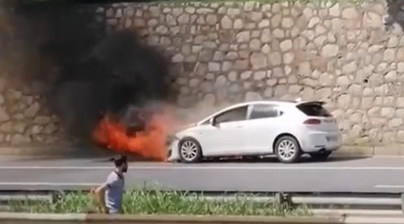 Otomobil alev alev yandı