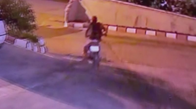 Rahat tavırlarla geldi, bir dakikada 10 bin TL'lik motoru çaldı