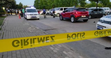 Restoran önünde vuruldu, terliği ve arabasını bırakıp yaralı halde kaçtı