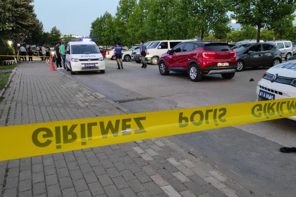 Restoran önünde vuruldu, terliği ve arabasını bırakıp yaralı halde kaçtı