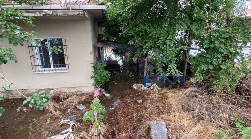 Sağanak yağışın seferberliğinde su tahliye işlemleri devam etti