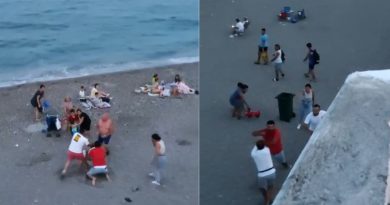 Sahilde çöpe taş atma kavgasında yumruklar konuştu