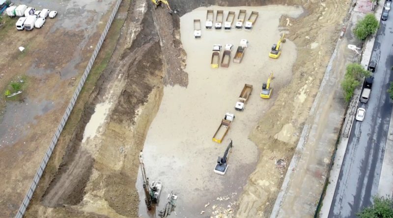 Şantiye alanı göle döndü, 11 hafriyat kamyonu ve 4 iş makinesi su altında kaldı
