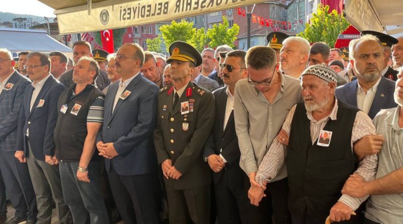 Şehit son yolculuğuna dualarla uğurlandı