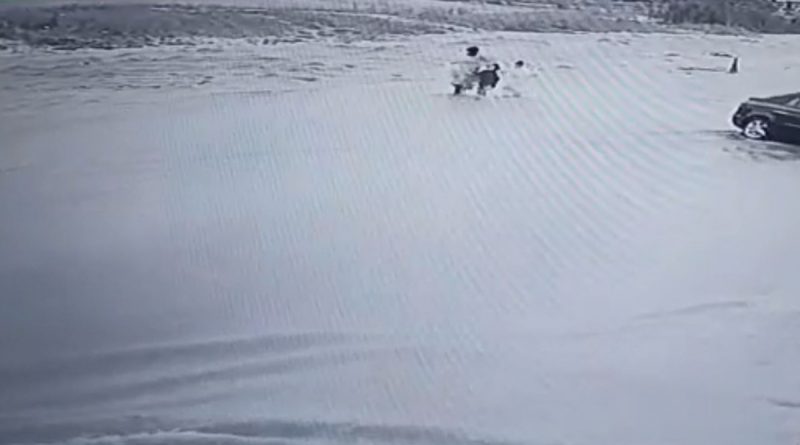 Sele kapılan çocuğun kurtarılma anı kamerada!