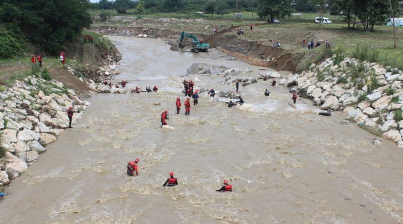 Sele kapılan operatörün bulunması için çalışmalar sürüyor