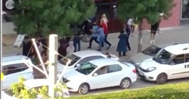 Sokak ortasındaki kavga cep telefonu kameralarına yansıdı