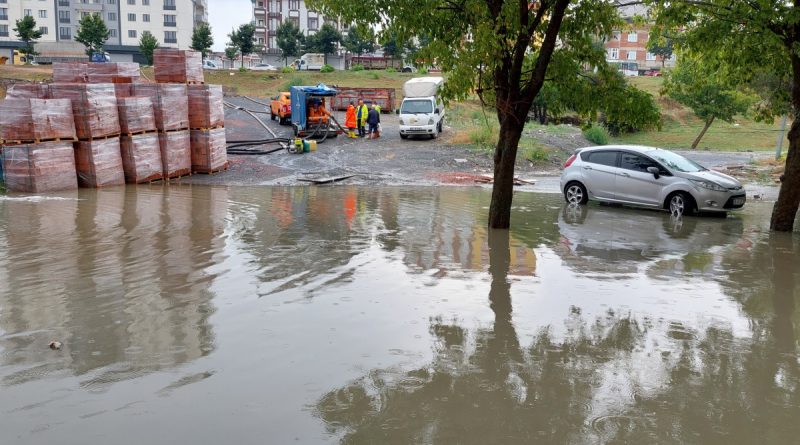 Sultangazi’de su baskını nedeniyle ev ve iş yerleri zarar gördü