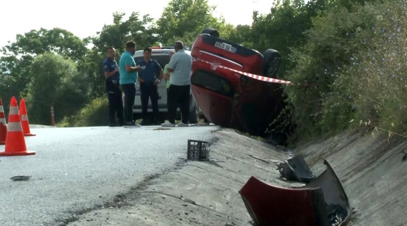 Sultangazi’de virajı dönemeyen otomobil takla attı: 1 yaralı