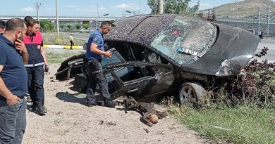 Tatilin ilk günü aşırı hız kazaya sebep oldu: 4 yaralı