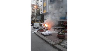 Ticari araç alev alev yandı, o anlar kameraya yansıdı