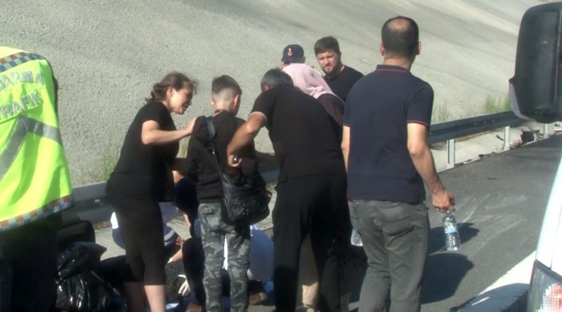 Türkiye'ye bayramlaşmaya gelen gurbetçi aile kaza yaptı: 1'i çocuk 2 yaralı