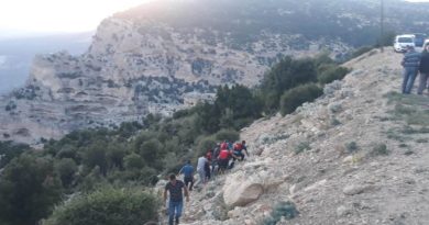Uçuruma düşen motosikletin sürücüsü yaralandı