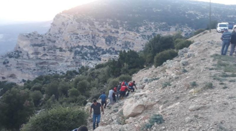 Uçuruma düşen motosikletin sürücüsü yaralandı