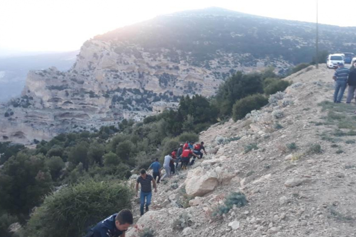 Uçuruma düşen motosikletin sürücüsü yaralandı