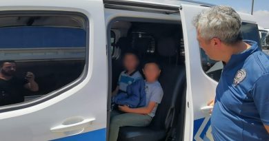 Üvey babasından kaçan 2 çocuk şehirler arası otobüste yakalandı