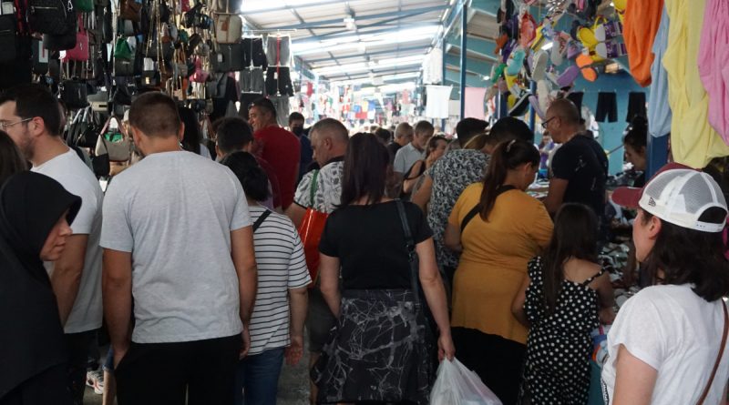 Uzmanından uyarı: 'Öpüşme ve kucaklaşmalar salgını yaygınlaştırabilir'